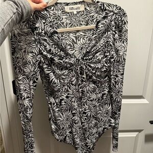 Black & white floral long sleeve top by Diane von furstenberg!